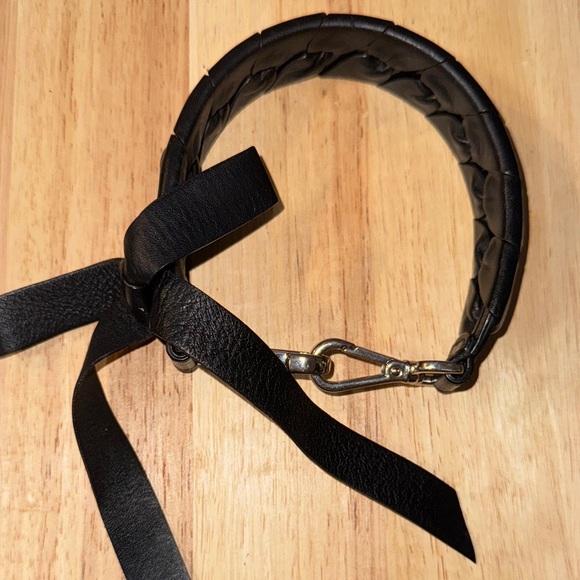 Fendi Black Leather braided shoulder strap with Bow Accent - Picture 1 of 7